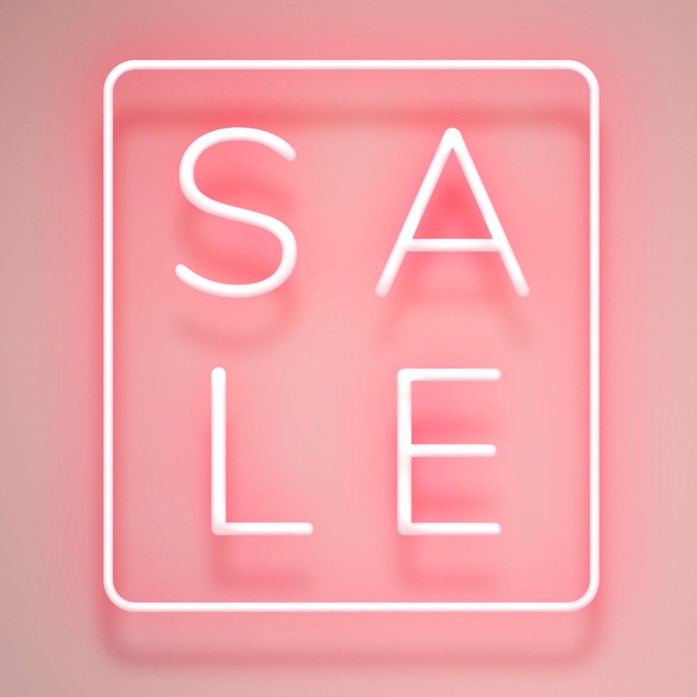 ✨SLASHING PRICES CLOSET WIDE! BUNDLES 2+ 20% OFF!✨